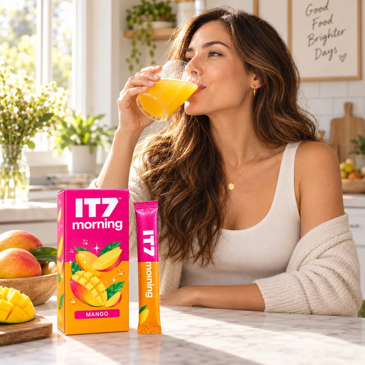IT7 Morning — людина п’є напій